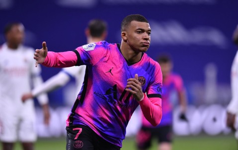 开云体育-内马尔回归赛场，惊险取胜首场状态亮眼，尤文图斯观众沸腾！的简单介绍